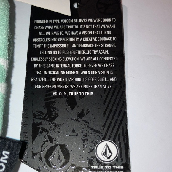 Volcom Kids Mint Leaf Button Down Shirt with Matching Elastic Shorts - Picture 6 of 9